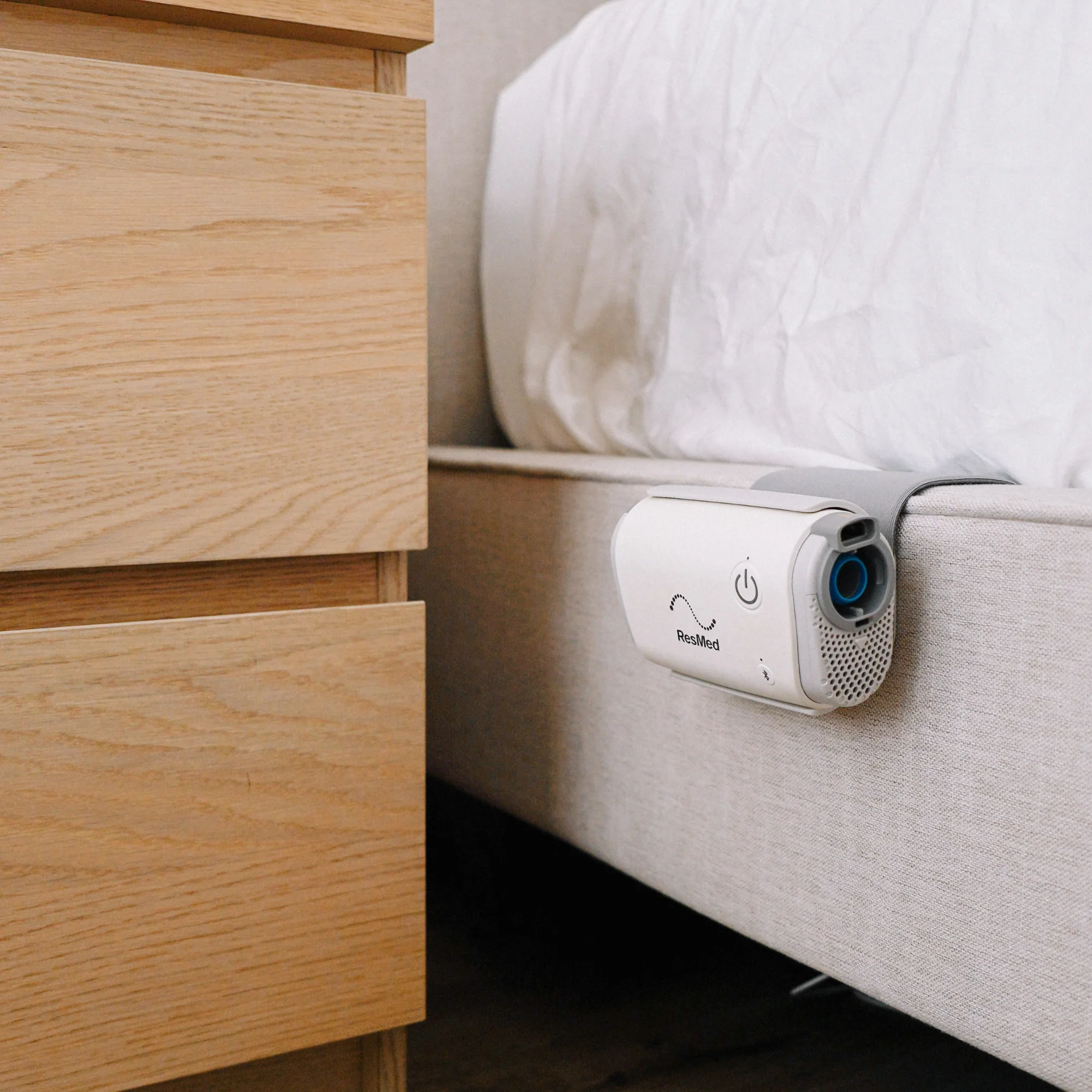 ResMed AirMini™ Travel CPAP Mounting System and Bed Caddy - Image 4